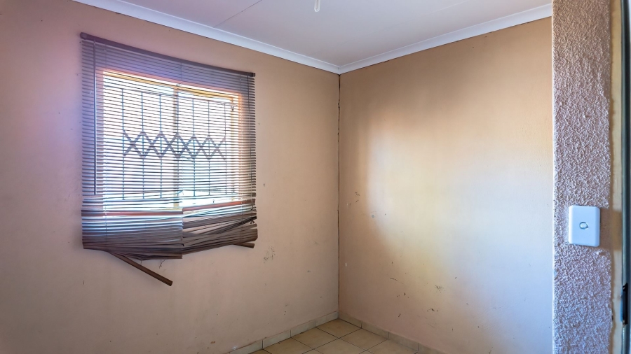 To Let 5 Bedroom Property for Rent in Tlhabane North West